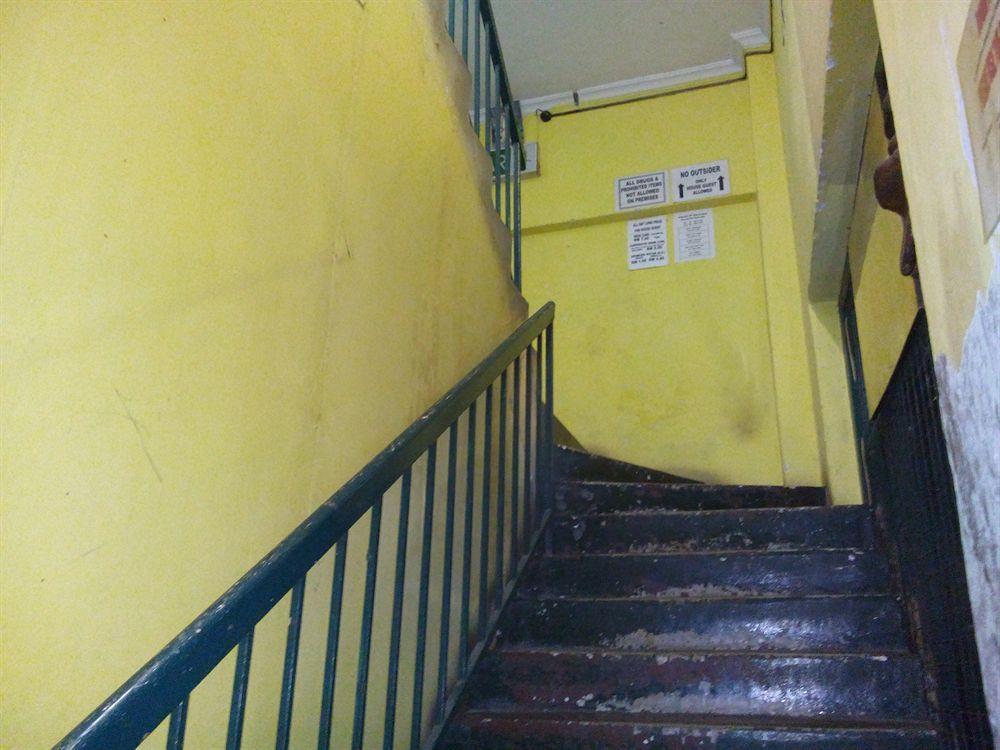 Discovery Cafe And Guesthouse Malacca Exterior photo