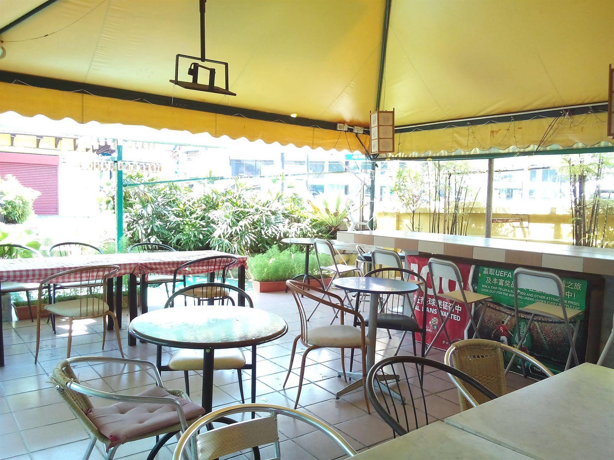 Discovery Cafe And Guesthouse Malacca Exterior photo